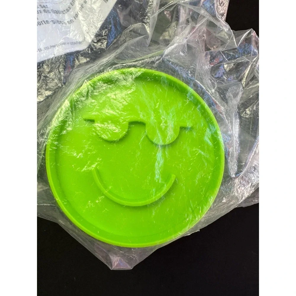 Pampered Chef Kids‎ Emoji Cookie Cutter Molds Lime Green 7 Different Faces NEW